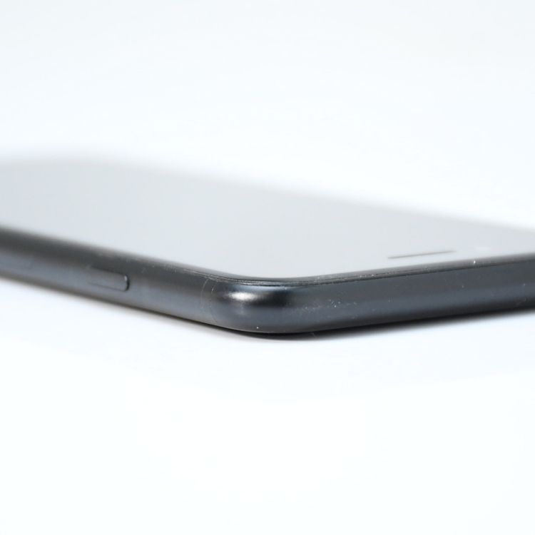 �ڱվ����ʡ��������SIM�ե꡼ iPhone SE �裲���� 64GB �֥�å�