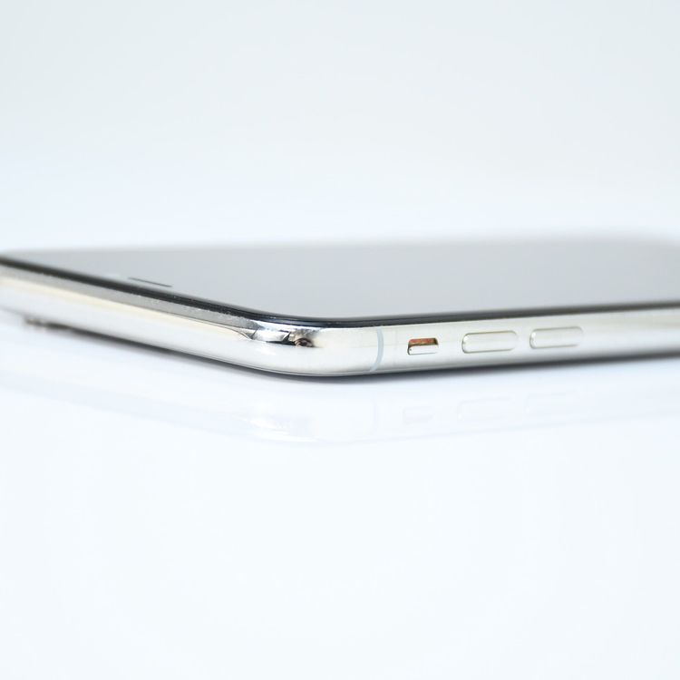 �ڱվ����ʡ������Хåƥ꡼83���docomo SIM�ե꡼ iPhone X 256GB