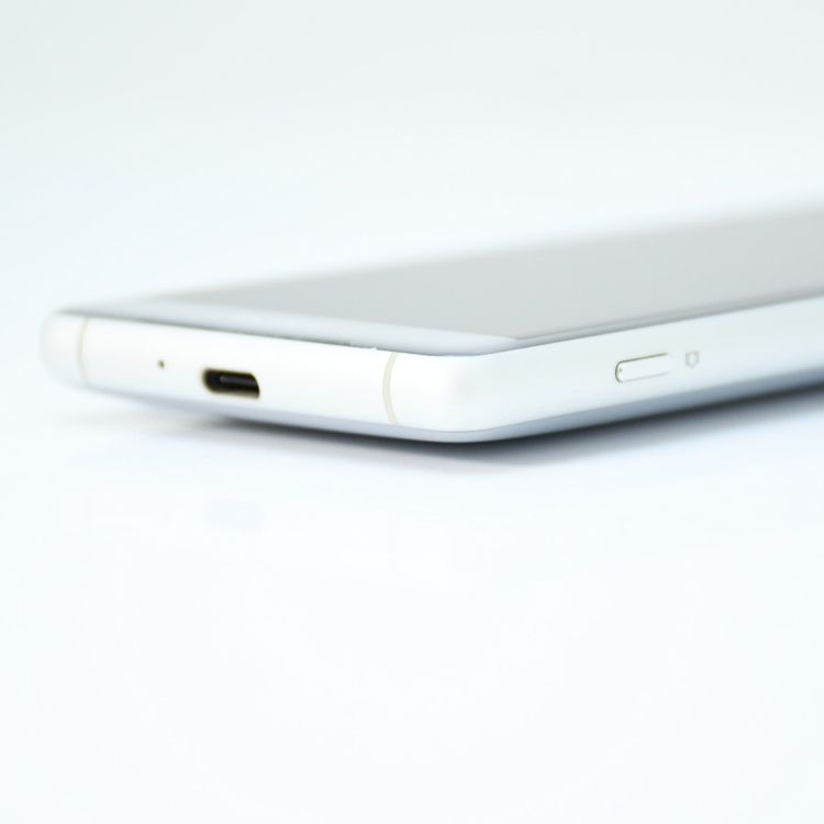 �����ʡ������ɹ���SIM�ե꡼ docomo Xperia XZ2 Compact SO-05K
