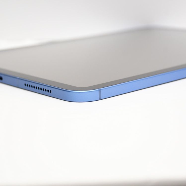 �ڿ���Ʊ�͡�����100%���ݾ�ͭ��SIM�ե꡼ iPad A16 (��11����)128GB
