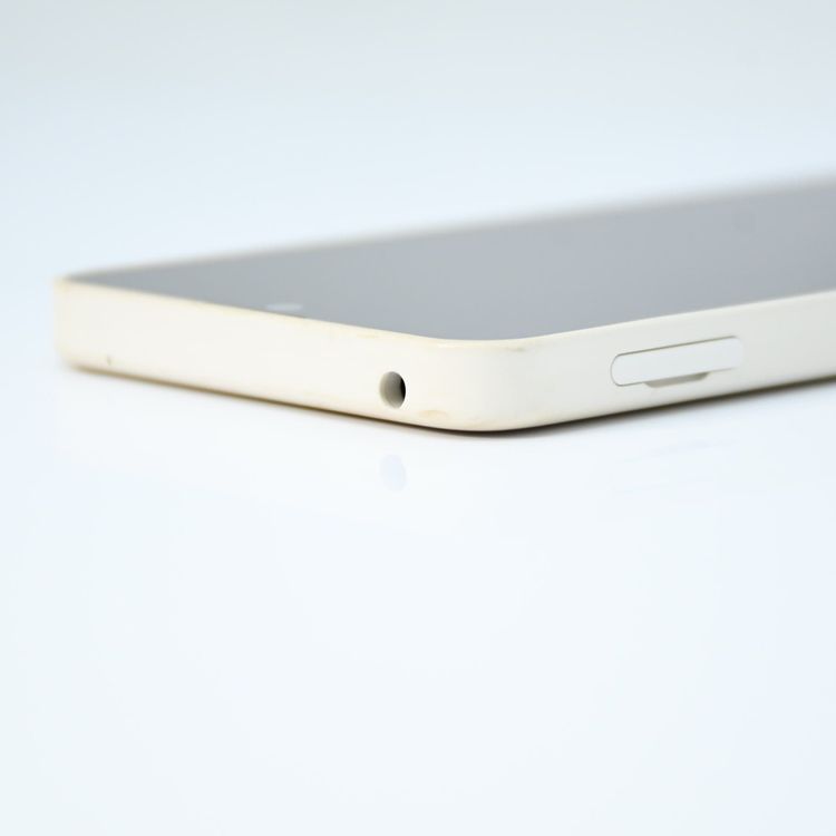 �ڱվ����ʡ������ɹ���SIM�ե꡼ docomo AQUOS wish3 SH-53D �ۥ磻��