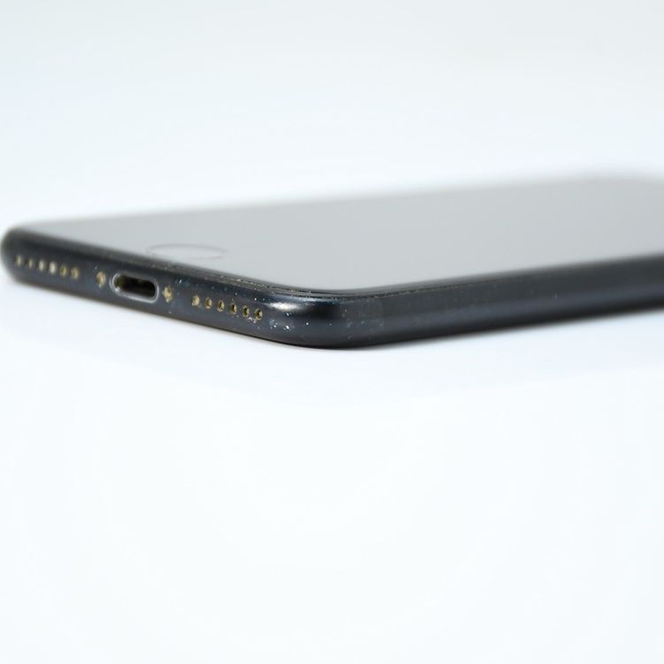 �ڱվ����ʡ�docomo SIM�ե꡼ iPhone SE �裲���� 64GB �֥�å�