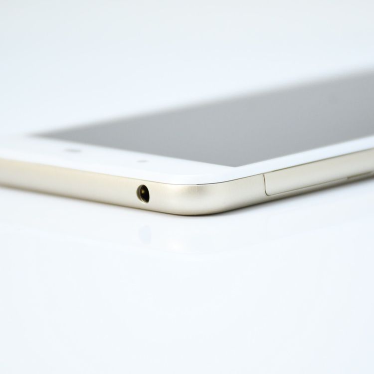 ɹUQХ SHARP AQUOS L2 SH-L02