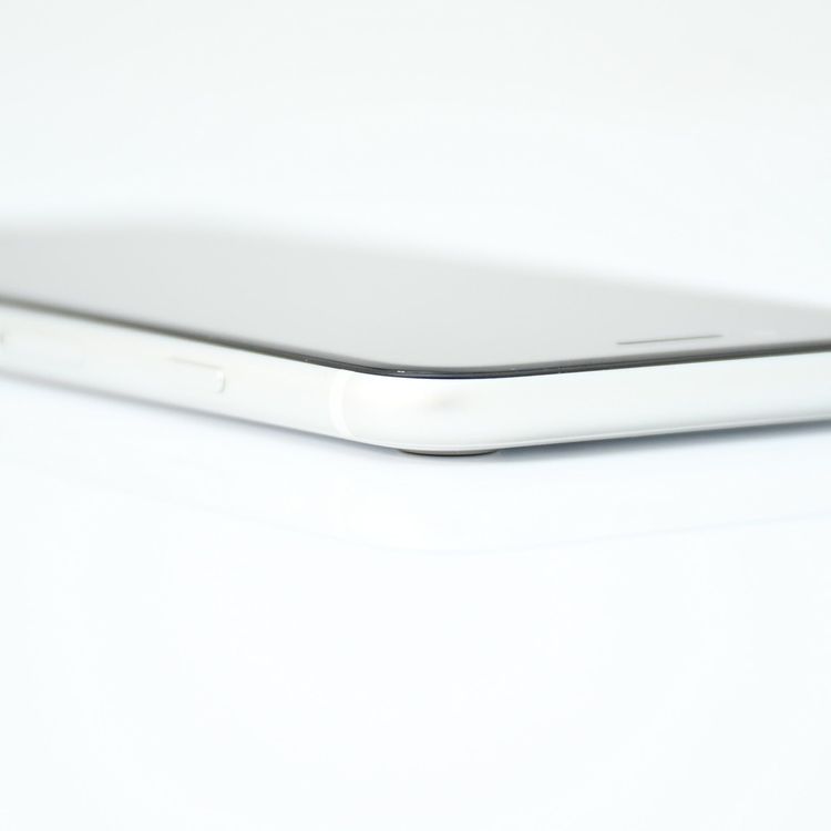 �����ʡ������Хåƥ꡼��������86���au SIM�ե꡼iPhone SE �裲���� 64GB