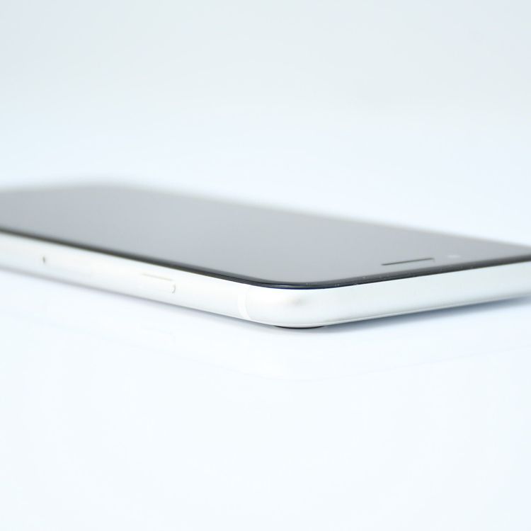 ��ư��ġ�����100 %�����ʡ�SIM�ե꡼ iPhone SE�裲���� 64GB �ۥ磻��