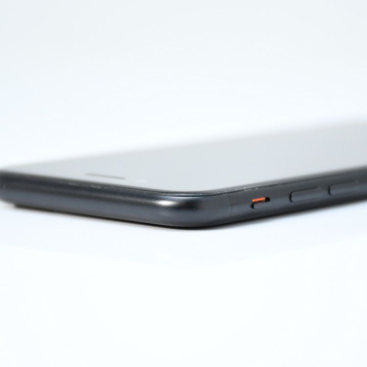 docomo SIM�ե꡼ iPhone SE �裲���� 64GB �֥�å�