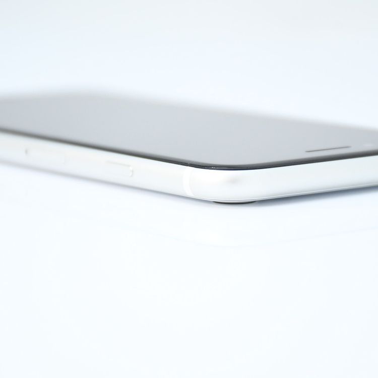 �����ʡ������Хåƥ꡼��������87���SIM�ե꡼iPhone SE �裲���� 128GB �ۥ磻��