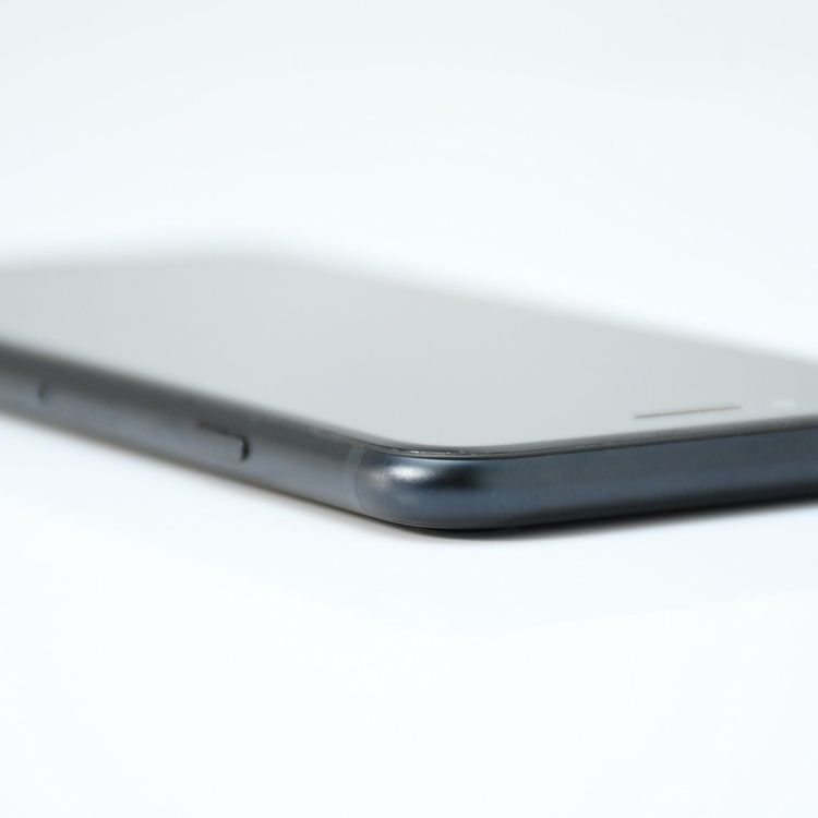 �ڱվ����ʡ������Хåƥ꡼83%��au SIM�ե꡼ iPhoneSE �裳���� 64GB