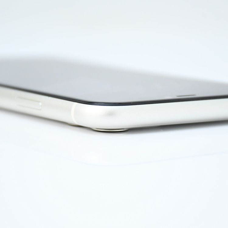 ��ư��ġ�����100 %���վ����ʡ� docomo SIM�ե꡼ iPhone11 64GB�ۥ磻��