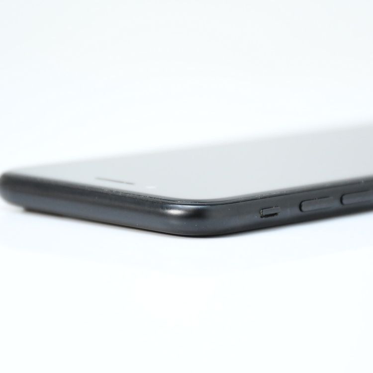 ��ư��ġ�����100 %��SIM�ե꡼ iPhone SE�裲���� 128GB �֥�å�