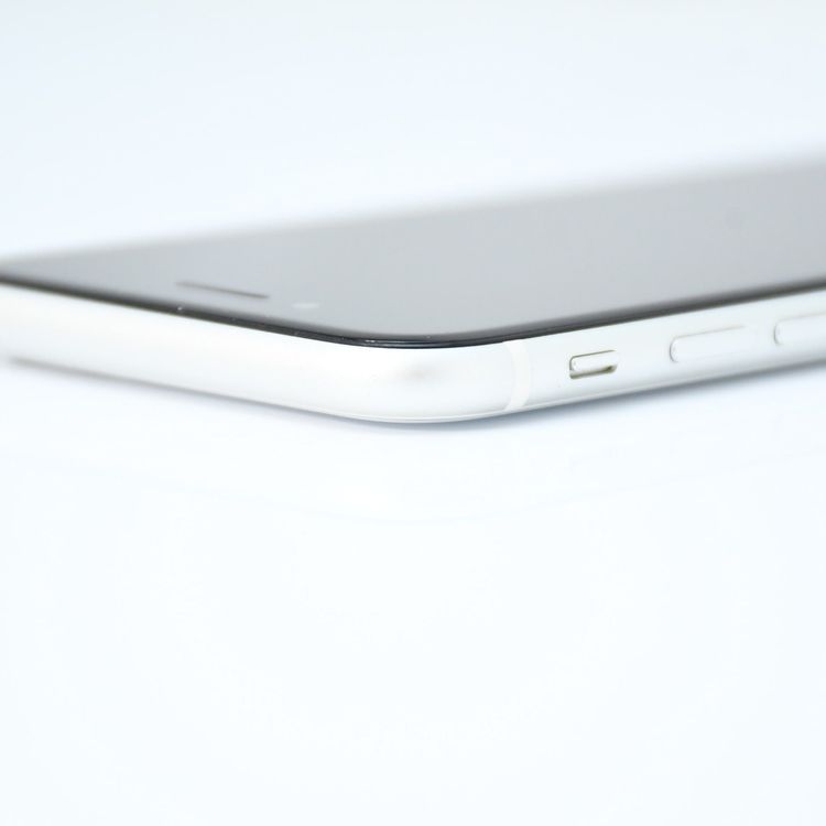 �ڱվ����ʡ�docomo iPhone SE �裲���� 64GB �ۥ磻��