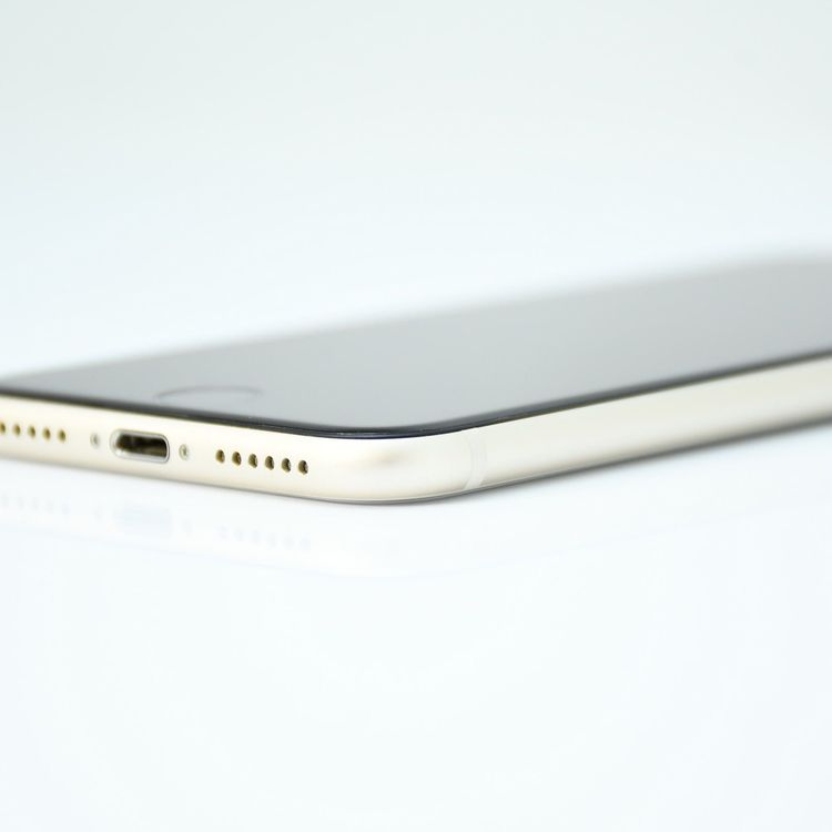 �����ʡ������Хåƥ꡼80%��au SIM�ե꡼ iPhoneSE �裳���� 64GB �������饤��