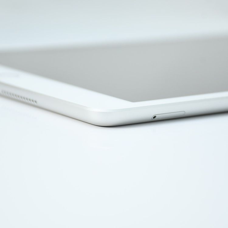 88SIMե꡼ iPad 8 Wi-Fi+Cellular 32GB