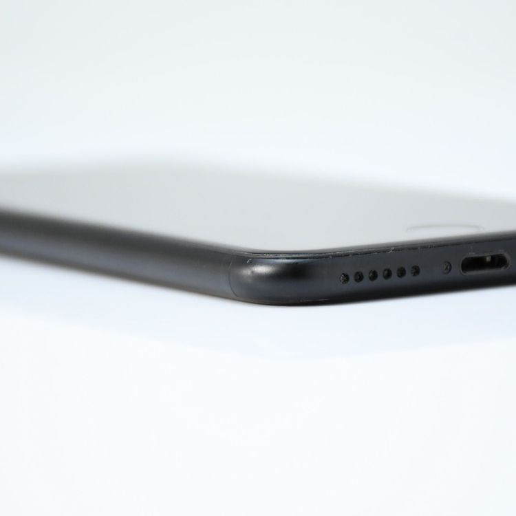 �����ʡ�SIM�ե꡼ iPhone SE �裲���� 64GB �֥�å�