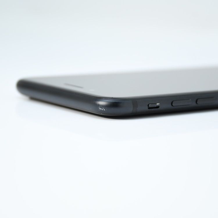 �ڥХåƥ꡼��������82%��SIM�ե꡼ iPhone7 Plus 32GB �֥�å�