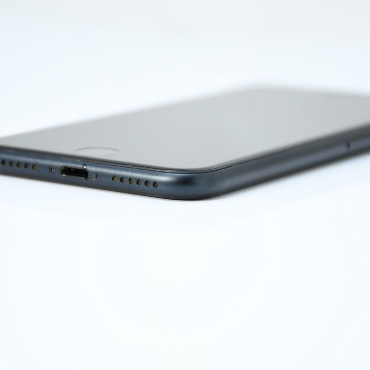 �����ʡ������Хåƥ꡼90%��SIM�ե꡼ iPhone SE��3���� 64GB�ߥåɥʥ���