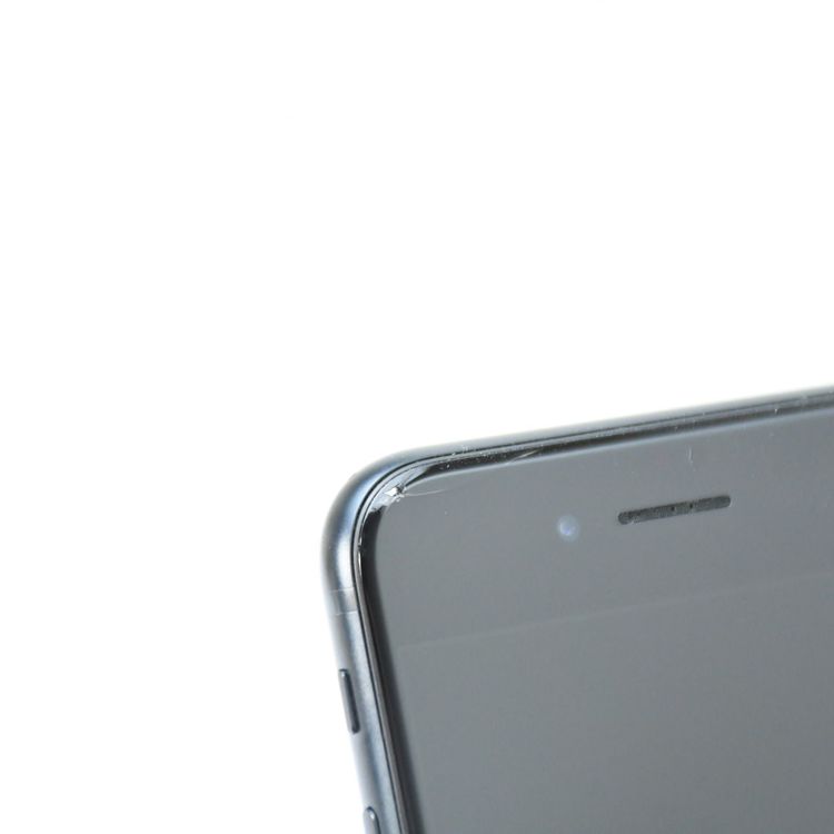 �ڽ����Хåƥ꡼84%��au SIM�ե꡼ iPhoneSE �裳���� 64GB �ߥåɥʥ���