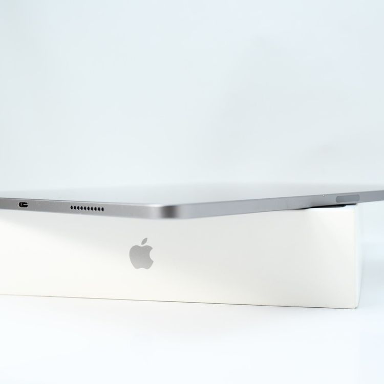 �ڥХåƥ꡼��������90���iPad Pro 12.9����� ��6���� 256GB Wi-Fi��ǥ�