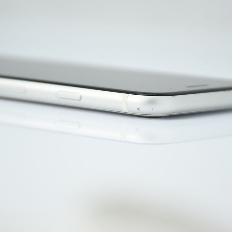 �ڥ�����󥺳�����°�ʴ�����SIM�ե꡼SE ��2���� 128GB �ۥ磻��