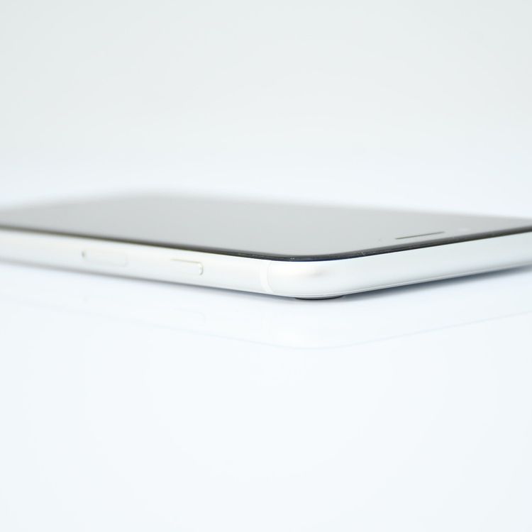 �����ʡ������Хåƥ꡼��������83���SIM�ե꡼ iPhone SE �裲���� 64GB �ۥ磻��