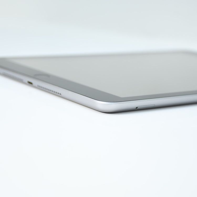 �ڥХåƥ꡼��������98���docomo SIM�ե꡼iPad ��6���� 32GB