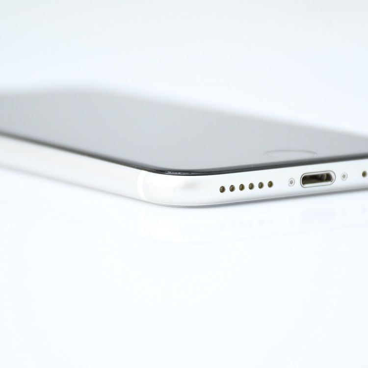 SIM�ե꡼ iPhone SE �裲���� 64GB �ۥ磻��