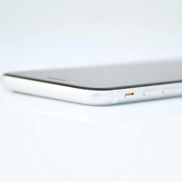 SIM�ե꡼ iPhone SE �裲���� 128GB �ۥ磻��