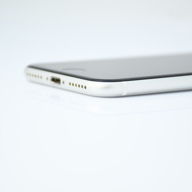 �����ʡ������Хåƥ꡼��������85���SIM�ե꡼ iPhone SE �裲���� 64GB �ۥ磻��