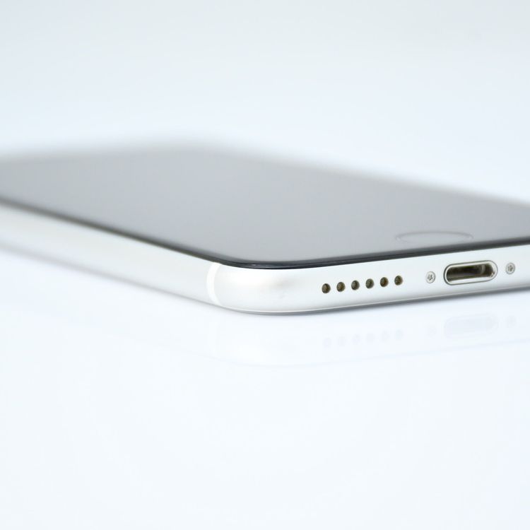 SIM�ե꡼ iPhone SE �裲���� 64GB �ۥ磻��