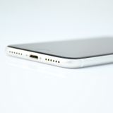 �ڽ����Хåƥ꡼�������� 83���SIM�ե꡼ iPhone SE �裲���� 64GB �ۥ磻��