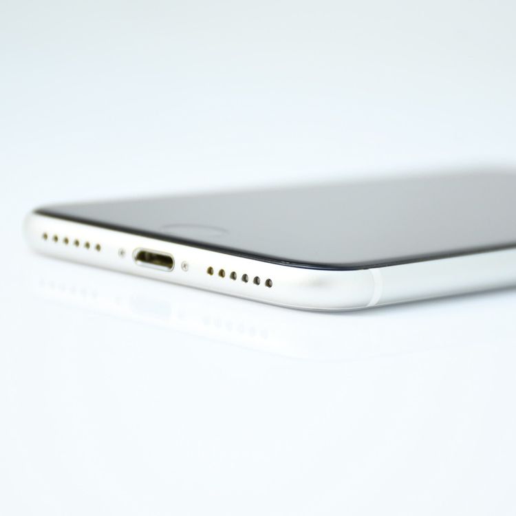 �ڽ����Хåƥ꡼�������� 83���SIM�ե꡼ iPhone SE �裲���� 64GB �ۥ磻��