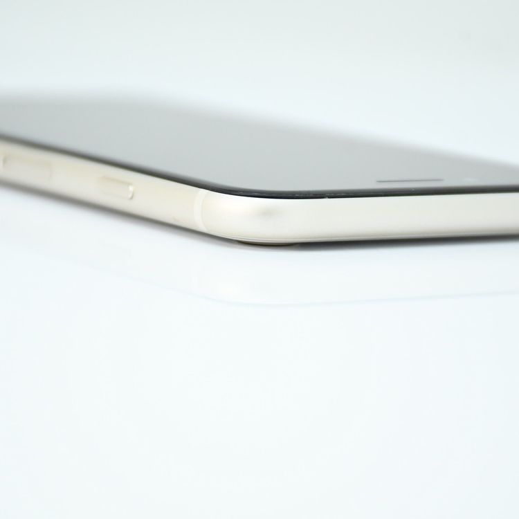 �����ʡ������Хåƥ꡼84���SIM�ե꡼ iPhoneSE �裳���� 128GB �������饤��