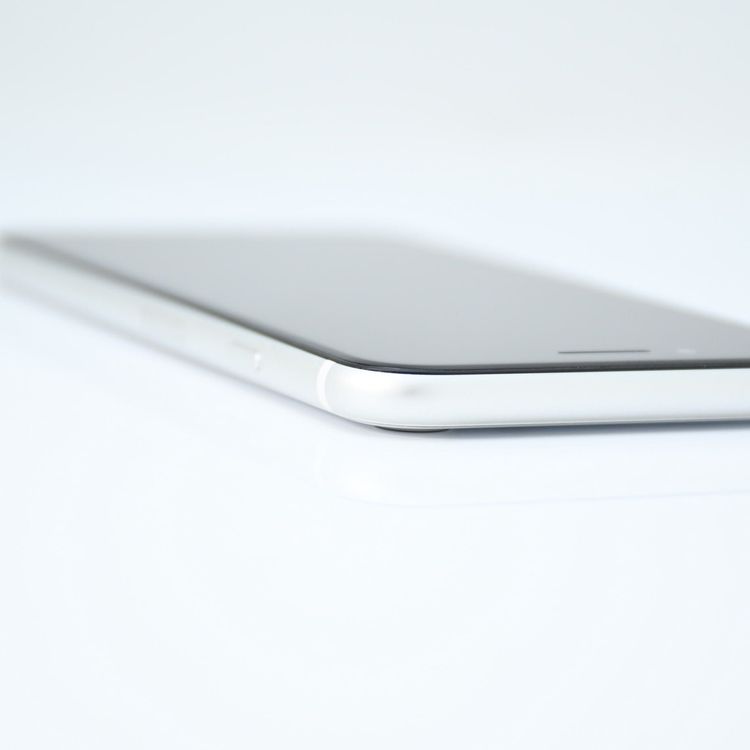 �����ʡ�SIM�ե꡼ iPhone SE �裲���� 64GB �ۥ磻��