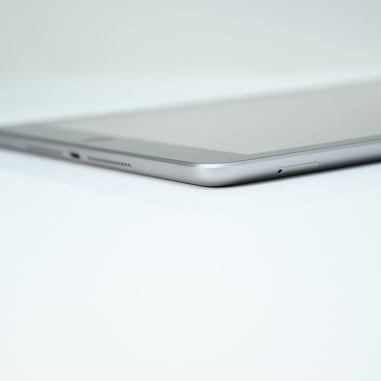 �ڥХåƥ꡼��������88���docomo SIM�ե꡼iPad ��5���� 32GB