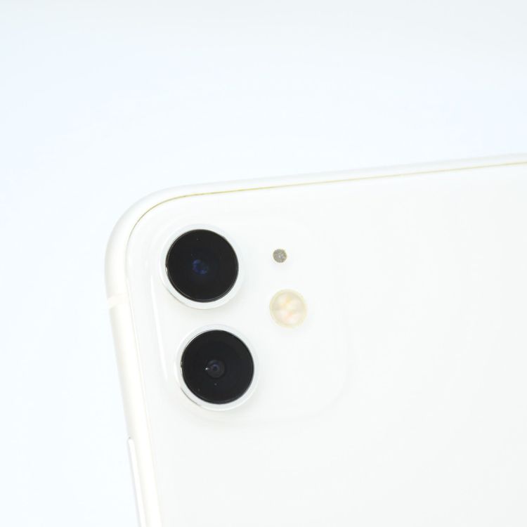 �����ʡ�docomo SIM�ե꡼ iPhone11 64GB �ۥ磻��