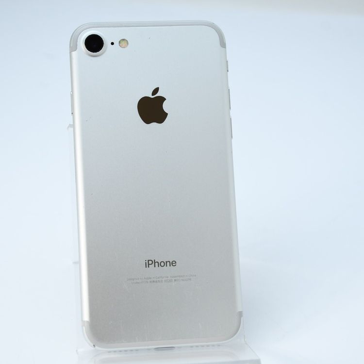 ��ư���ǽ���Хåƥ꡼�������� 81���SIM�ե꡼ iPhone7 32GB ����С�