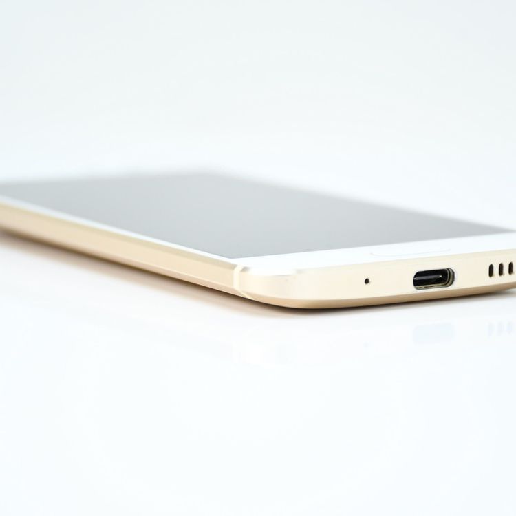 �����ʡ�au SIM���å�����Ѥ� HTC 10 HTV32 �ȥѡ��� �������