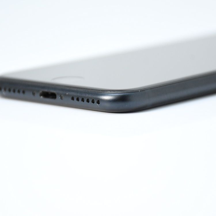 �ڽ����Хåƥ꡼84%��au SIM�ե꡼ iPhoneSE �裳���� 64GB �ߥåɥʥ���