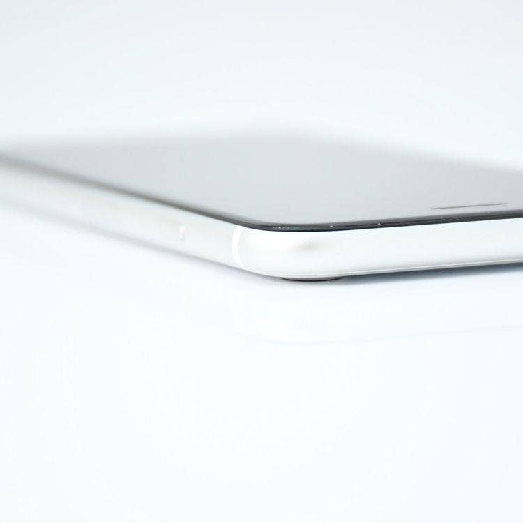 �����ʡ������Хåƥ꡼82���SIM�ե꡼ iPhone SE �裲���� 64GB �ۥ磻��