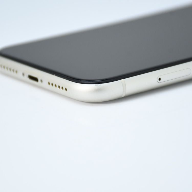 ��ư��ġ�����100 %���վ����ʡ� docomo SIM�ե꡼ iPhone11 64GB�ۥ磻��