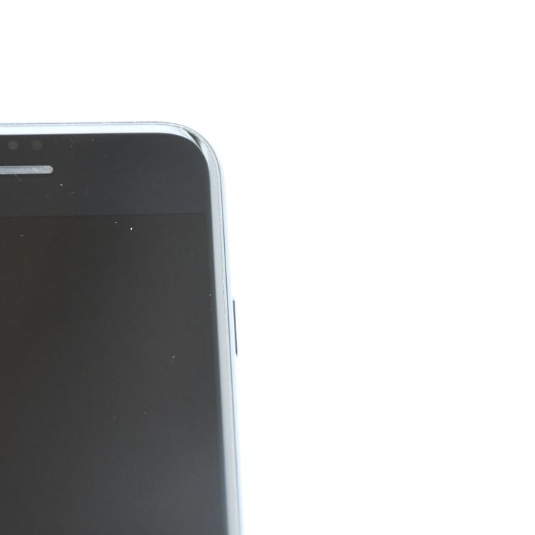 �ڽ����Хåƥ꡼87%��docomo SIM�ե꡼ iPhone SE��3���� 64GB�ߥåɥʥ���