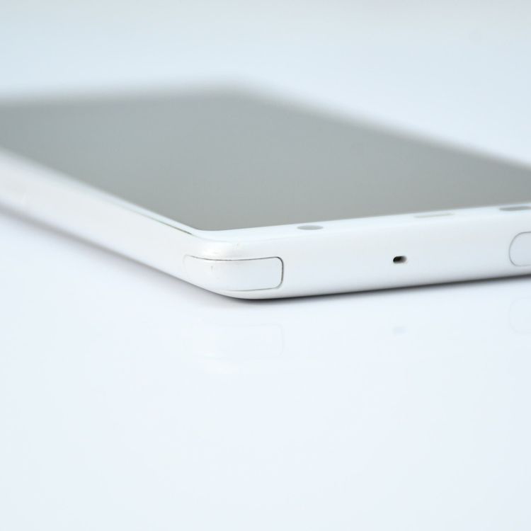 �������ɹ����վ����ʡ�SIM�ե꡼ docomo arrows Be3 F-02L �ۥ磻��