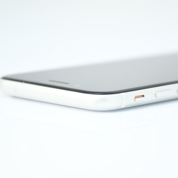 �����ʡ������Хåƥ꡼76���au SIM�ե꡼ iPhone SE �裲���� 64GB �ۥ磻��