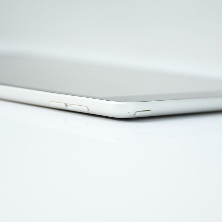 �ڥ���󥯡�ư���ǽ��iPad ��9���� 64GB Wi-Fi��ǥ� ����С�