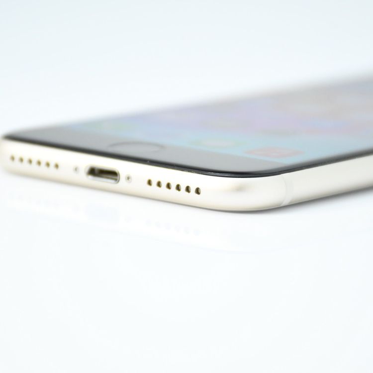 �ڽ����Хåƥ꡼94���SIM�ե꡼ iPhoneSE �裳���� 64GB �������饤��