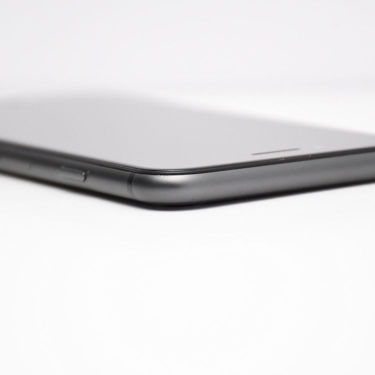 ��ư���ǽ������100���docomo SIM�ե꡼ iPhone 8 64GB