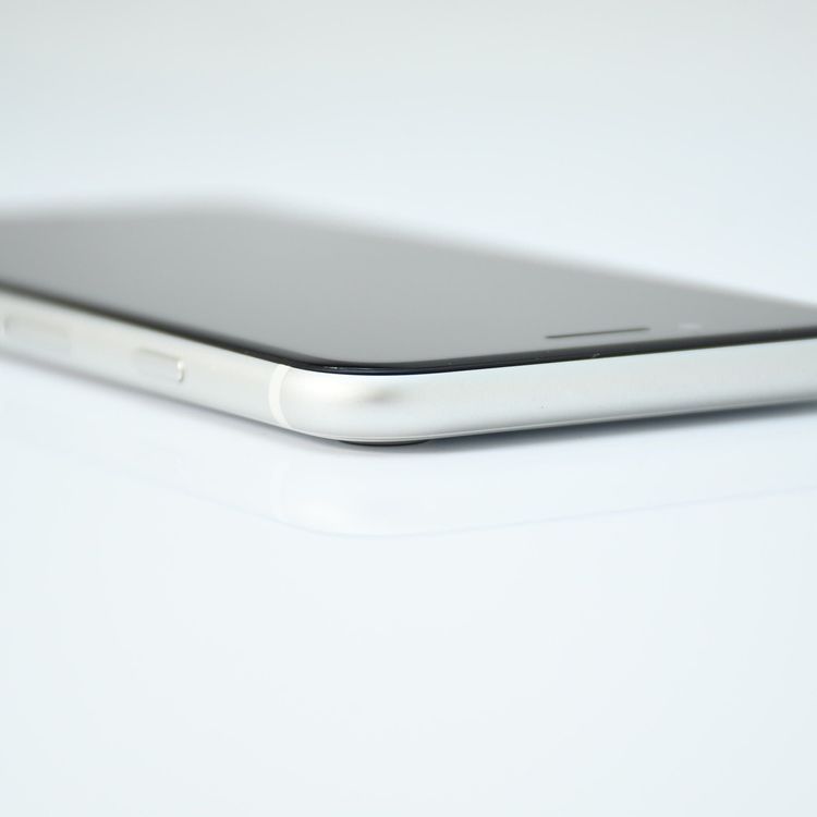 ʡХåƥ꡼84%SIMե꡼ iPhone SE 2 64GB ۥ磻