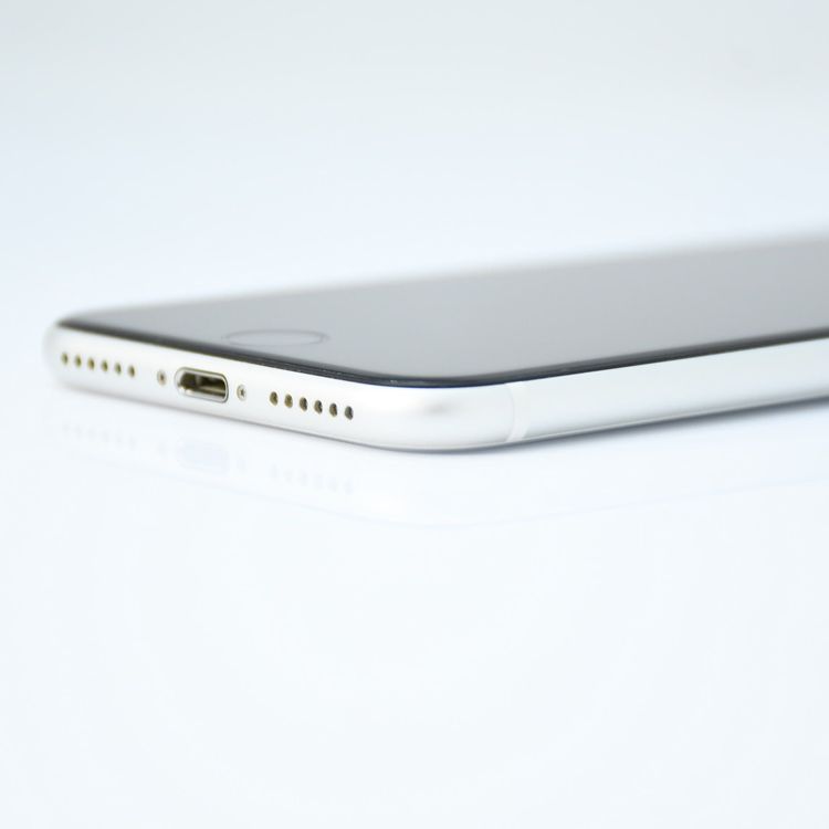 �����ʡ�SIM�ե꡼ iPhone SE �裲���� 64GB �ۥ磻��