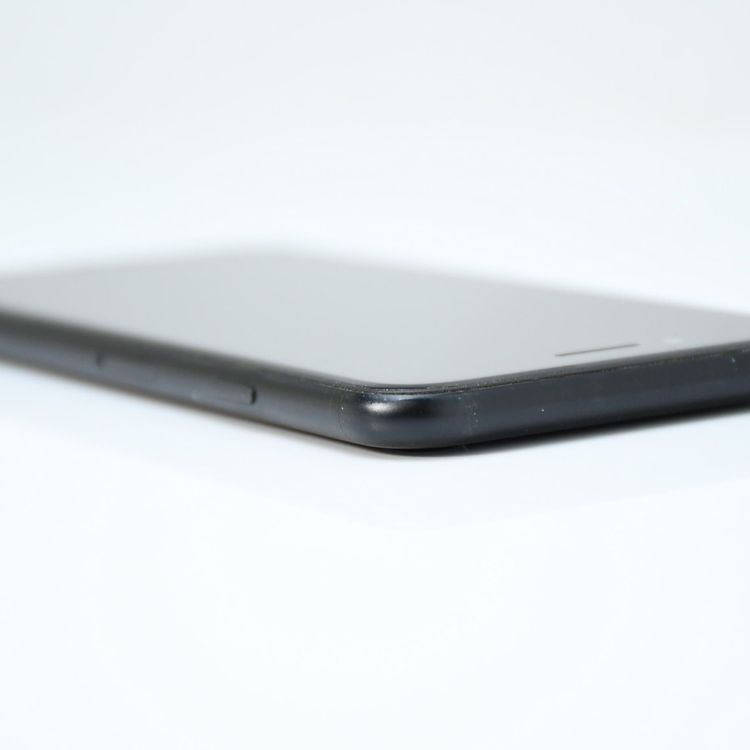 �ڱվ����ʡ�docomo SIM�ե꡼ iPhone SE �裲���� 64GB �֥�å�