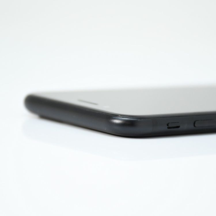 SIM�ե꡼ iPhone SE �裲���� 64GB �֥�å�